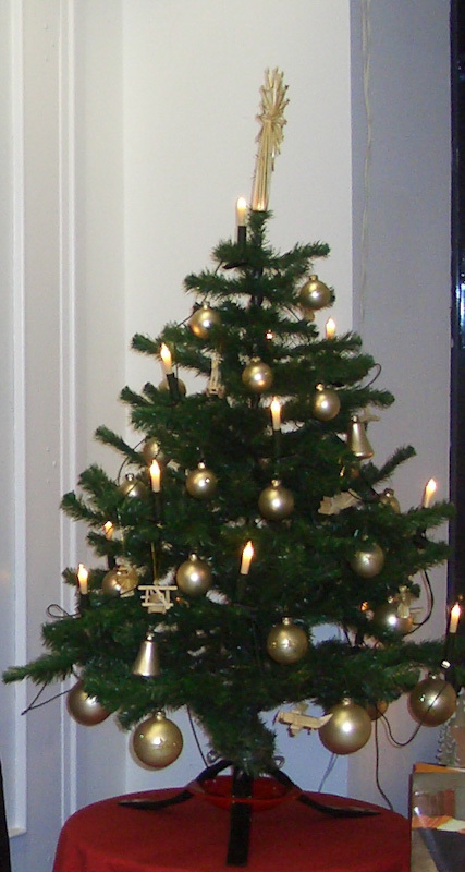 Weihnachtsbaum 120cm aus Kunststoff  Baum Tanne