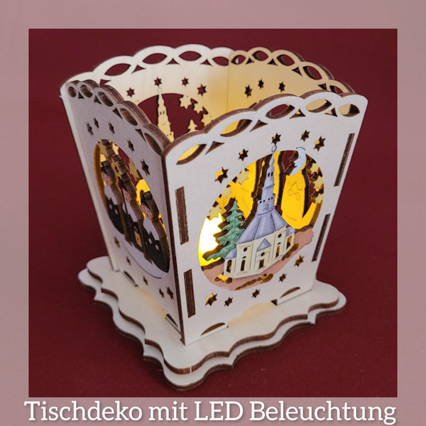 Tischdeko mit Led Beleuchtung im WeihnachtsDekoLand finden zum Beispiel Holzwindlicht mit Seiffner Kirche und Sängern mit LED Teelicht